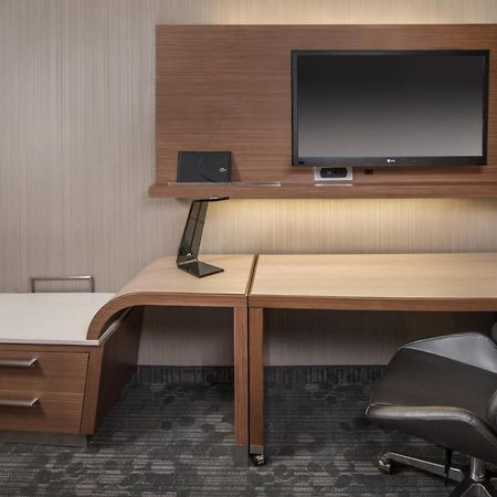 Courtyard By Marriott New York Queens, Jamaica Екстериор снимка