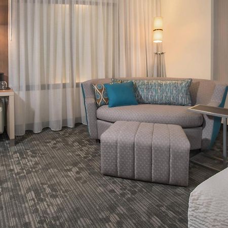 Courtyard By Marriott New York Queens, Jamaica Екстериор снимка
