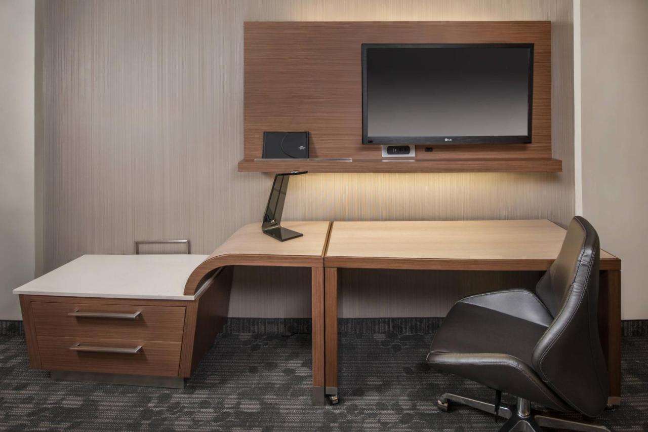 Courtyard By Marriott New York Queens, Jamaica Екстериор снимка