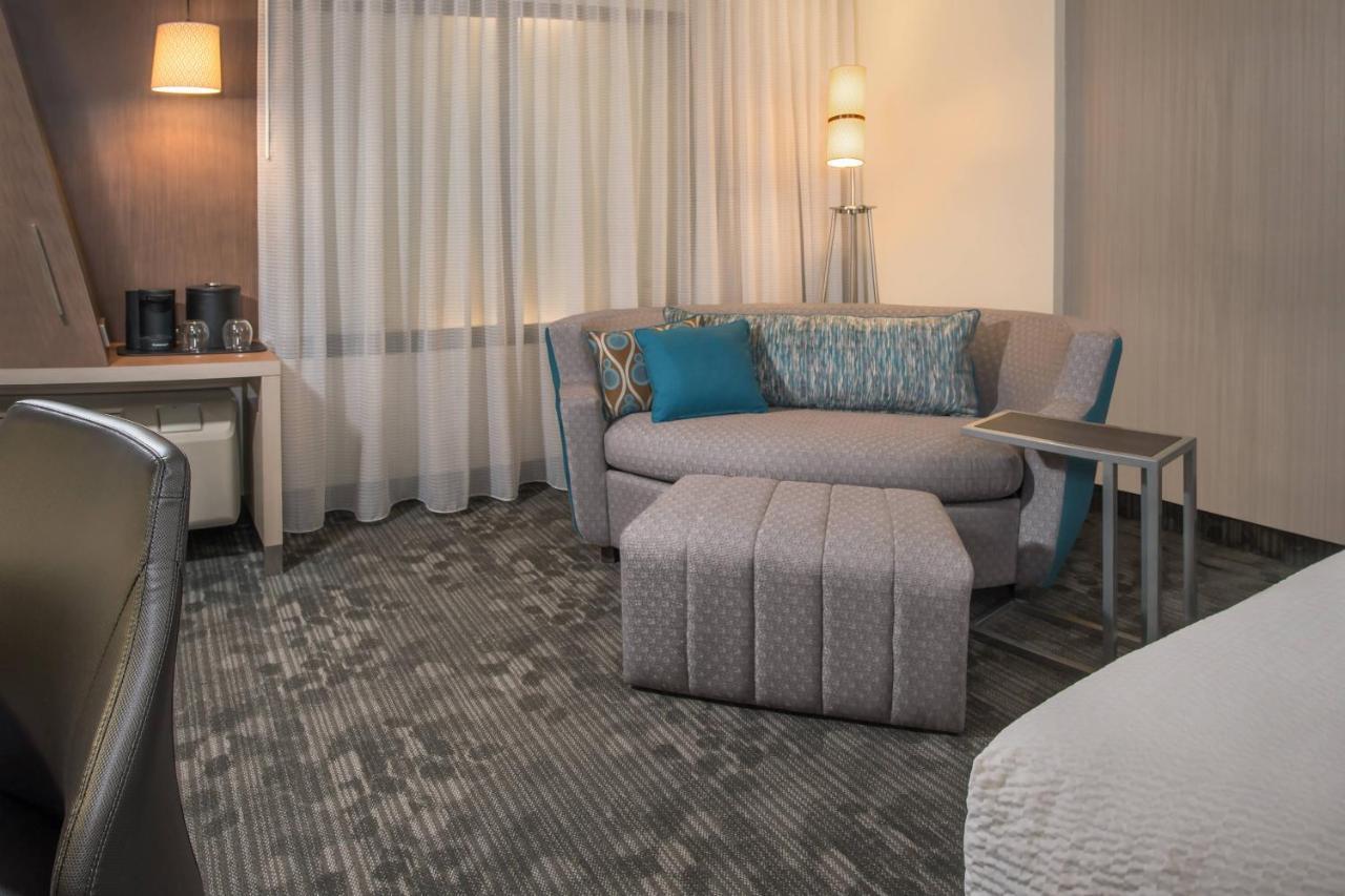 Courtyard By Marriott New York Queens, Jamaica Екстериор снимка